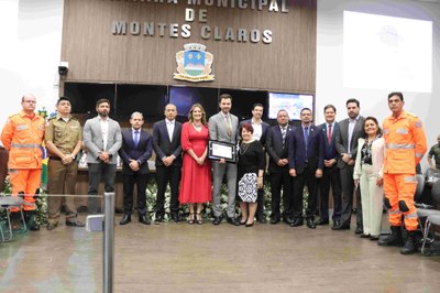 A condecoração do homenageado, o deputado Tadeu Martins Leite8.jpg