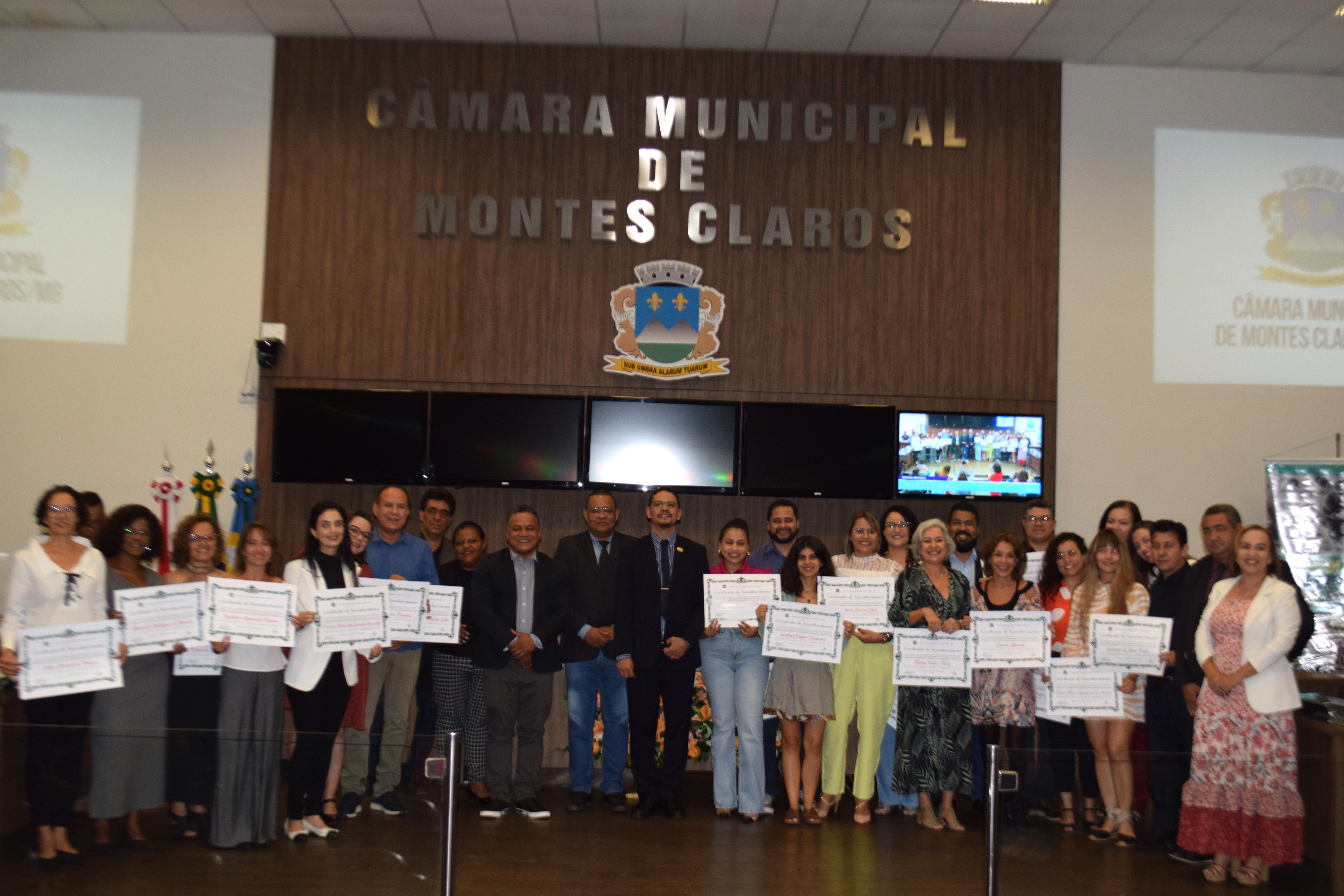 Câmara presta homenagem aos assistentes sociais