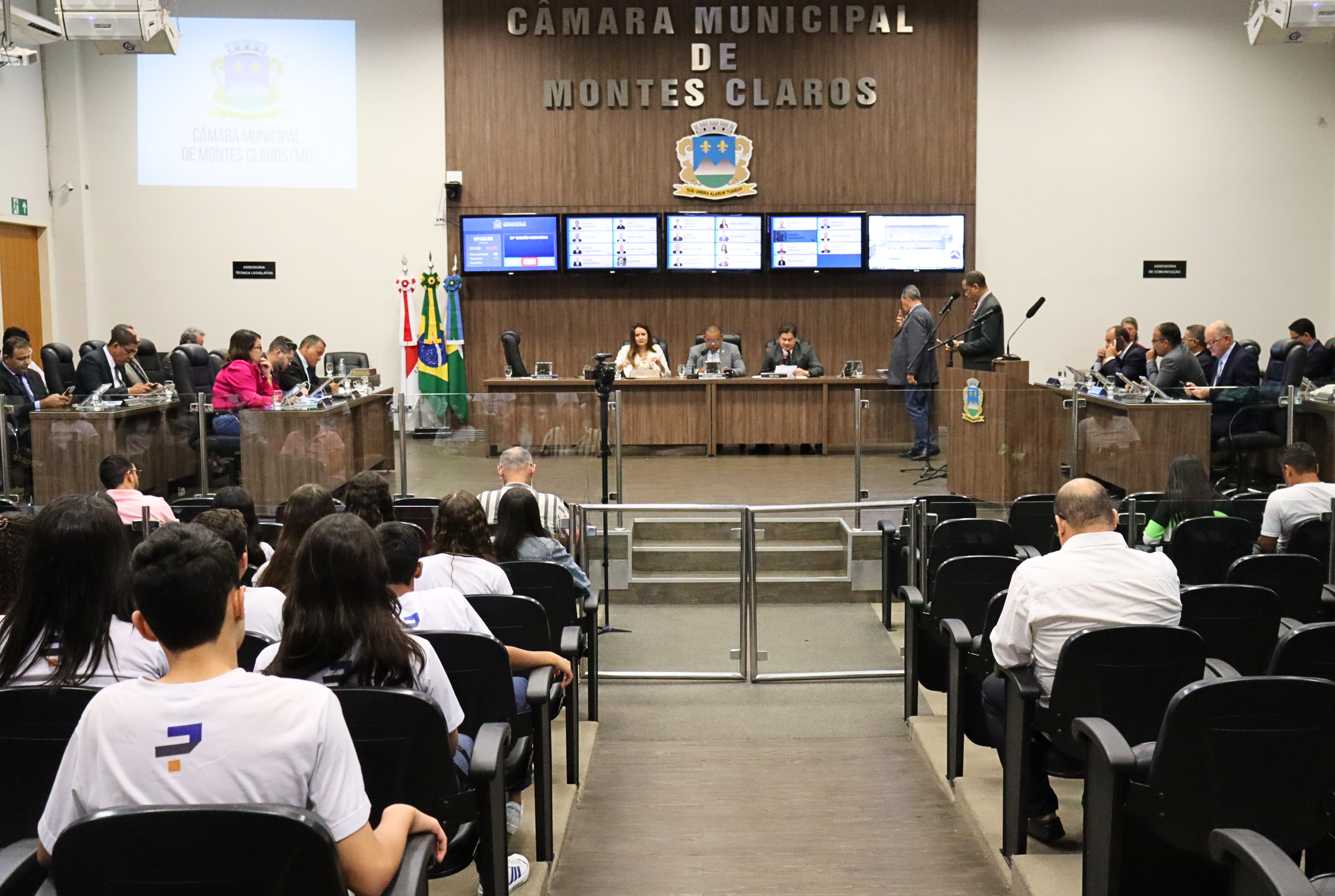 Parlamento cobra mais obras de infraestrutura