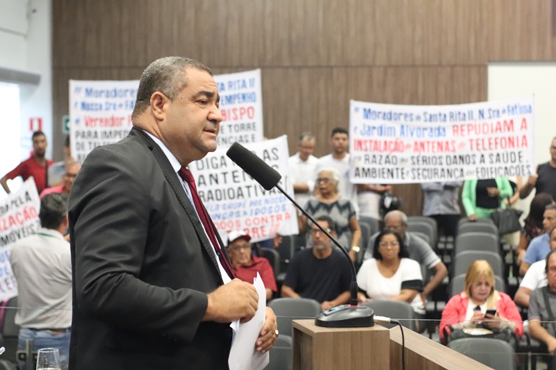 População manifesta contra instalação de torres